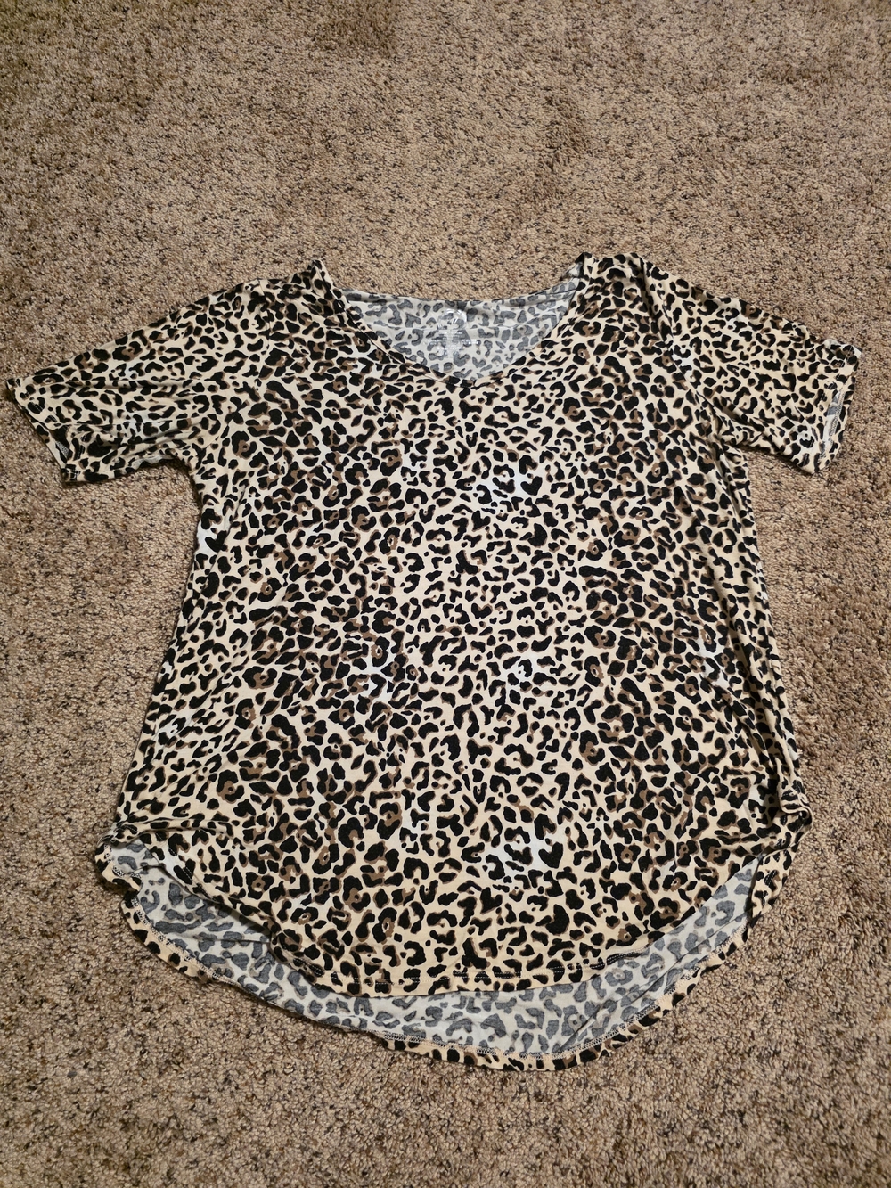 Leopard Print Short Sleeve V-Neck Tee - Beige/Black/Brown